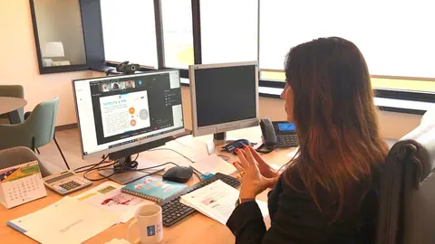 La directora general de Relaciones Laborales, Elena Mancha, presentó el programa a través de un webinario en el que abogó por la integración de criterios sostenibles en las actividades.