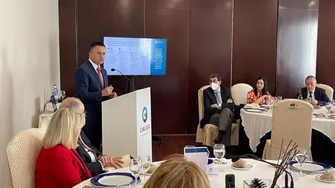 José González señaló que el objetivo fundamental de esta nueva ley será que los productos alimentarios gallegos alcancen una nueva dimensión en el mercado, más competitiva y atractiva para la ciudadanía.