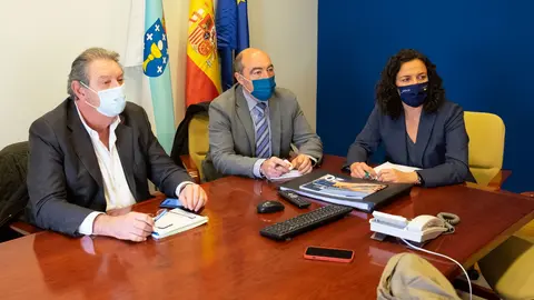 10,00 h.-            O director do Instituto de Estudos do Territorio, Enrique de Salvador, e a presidenta de Portos de Galicia, Susana Lenguas, reuniranse para falar da Guía de boas prácticas para a mellora da integración paisaxística das instalacións portuarias.   

foto xoán crespo
