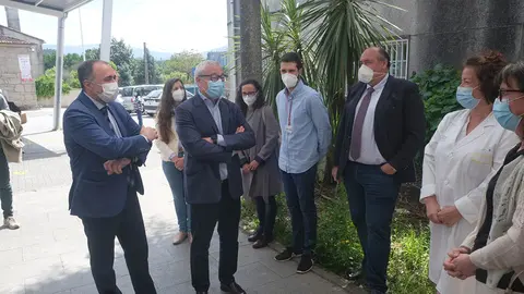 Lembra que a semana pasada convocáronse tres prazas en propiedade de facultativo de atención primaria para este mesmo centro de saúde.