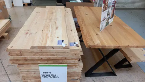 La compostelana Finsa acaba de comenzar a distribuir a través de Leroy Merlin las primeras tapas de madera proveídas de un código QR generado por este sistema del Gobierno gallego, para que los consumidores puedan consultar toda su información.