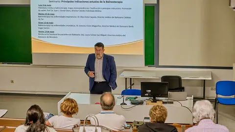 Directores médicos de balnearios galegos explican no          IV Ciclo da Universidade de Santiago os efectos terapéuticos das augas mineromedicinais nas doenzas respiratorias, reumáticas e na rehabilitación de pacientes