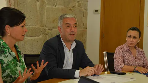 A alcaldesa, Nidia Arévalo, e Valentín García, secretario xeral de Política Lingüística da Xunta de Galicia.