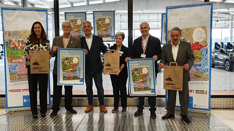 Os carteis e as bolsas da compañía galega de distribución alimentaria contarán coa imaxe conmemorativa do 17 de maio de 2022.