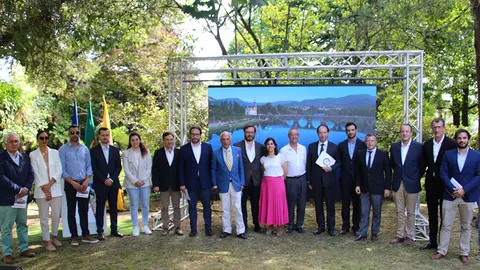Las autoridades en la presentación del evento y que trabajan para crear una asociación de municipios con la 'industria' del caballo.