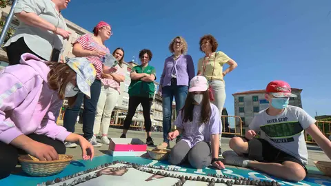 O Corpus achégase en Ponteareas coas alfombras do Día das Letras Galegas do alumnado da vila.