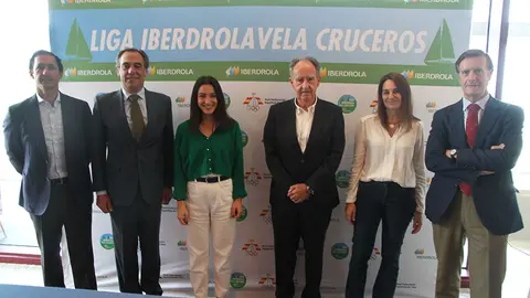 De izq. a dcha: José Azqueta, Juan Luis Aguirrezabal, Isabel Lariz, Javier Sanz, Raquel Herrero, Manuel Sendagorta.
 J.A. CAPETILLO.