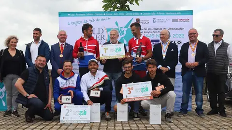 2022-05-15 Las tres primeras tripulaciones con las autoridades (Foto Pedro Seoane)