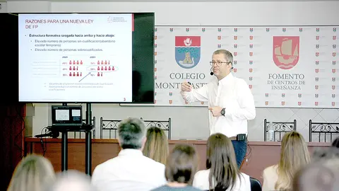 Exposición del subdirector Ciclos FP, Ramón Ríos.