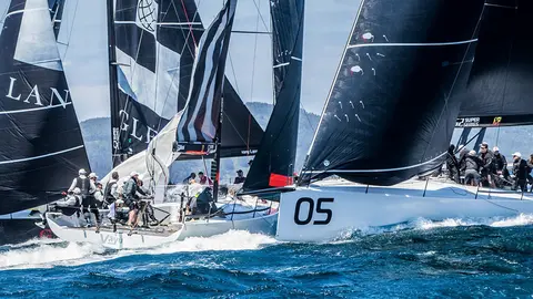 El momento más polémico de la jornada con maniobras ajustadísimas a gran proximidad - Foto ©  Rosana Calvo