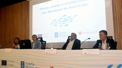 A conselleira do Mar participou na xornada ‘Pesca Saúde’ e visitou as instalacións da Escola Oficial Náutico-Pesqueira de Ribeira.