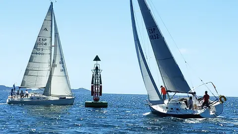 Argalleiro y Espita llegando para tomar la baliza de Os Pelados frente a Aguete.