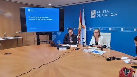 La conselleira de Infraestructuras y Movilidad, con el gerente de Augas de Galicia, Gonzalo Mosqueira, ha detallado la situación hidrológica actual en la cuenca de competencia autonómica.