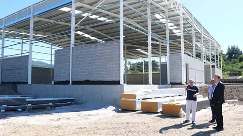 António Monteiro e Manuel Gonçalves, proprietários da empresa, receberam o edil barquense nas suas instalações na referida área de acolhimento empresarial em Vila Nova de Muía.