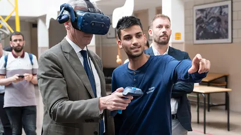 O titular do Goberno galego visitou o Centro Integrado de Formación Profesional Someso, na Coruña, e presentou a nova oferta de FP 2022-2023.