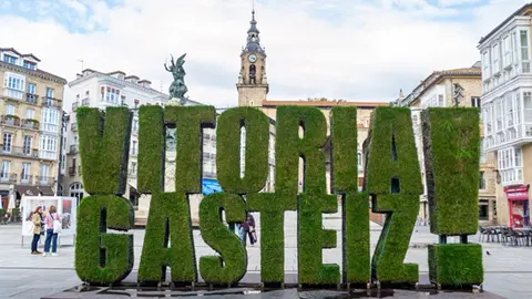 Vitoria-Gasteiz es la ciudad menos dependiente del efectivo.