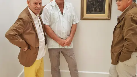 Los artistas Llamazares, Leiro y nuestro colaborador Alberto Barciela.