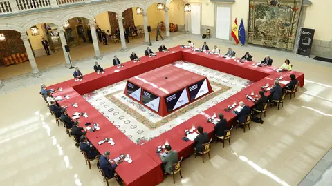 O vicepresidente primeiro e conselleiro de Economía, Industria e Innovación, Francisco Conde, participou hoxe en Madrid na reunión do padroado da Fundación COTEC para a Innovación.