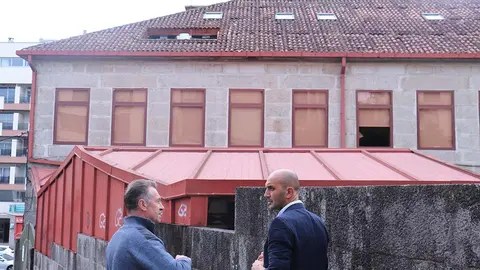 Centro Cultural e o alcalde, Alejandro Lorenzo.