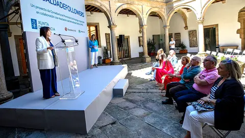 A conselleira de Promoción do Emprego e Igualdade, María Jesús Lorenzana, presenta xunto coa Asociación da Periodistas de Galicia (APG) a campaña #IgualdadeFollowers 2022.