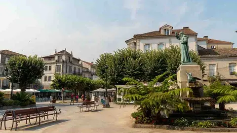 Praza da Inmaculada e Paseo da Corredoira de Tui.