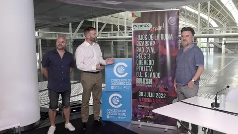 O delegado territorial da Xunta na Coruña, Gonzalo Trenor, participa na presentación do cartel do festival Neox Music Day incluido na programación dos Concertos do Xacobeo.
