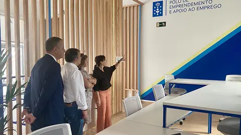 La conselleira de Promoción del Empleo e Igualdad, María Jesús Lorenzana, inauguró hoy en Verín el primero de los 5 por los que se abrirán este año con una inversión prevista de 12 millones de euros.