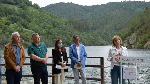 O acto, no que se deron a coñecer o servizo de lanzadeira Escairón-Praia da Cova, o manual de turismo responsable para visitantes e o portal de gobernanza participativa, contou coa participación da directora de Turismo de Galicia, Nava Castro.