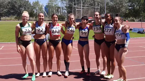 Participantes nos 200 m. con Ainhoa Reparaz e Adi Iglesias.