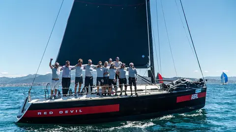 La tripulación del Aceites Abril con Luis y Jorge Pérez Canal en cabeza.  © JACOBO BASTOS.