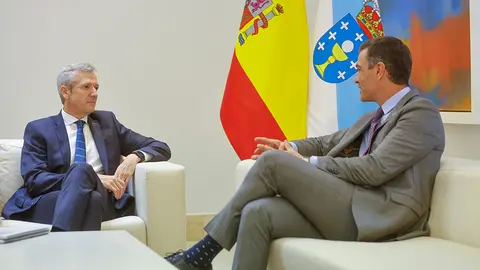 El presidente de la Xunta, Alfonso Rueda, se reunió en el Palacio de la Moncloa con el presidente del Gobierno de España, Pedro Sánchez.