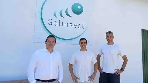 O director da Axencia Galega da Calidade Alimentaria visitou a sede da empresa Galinsect, promotora deste proxecto.