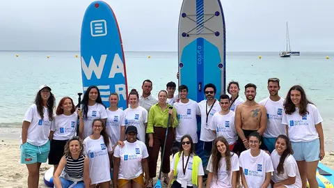 Los jóvenes, de entre 18 y 30 años, reconocerán la zona mediante drones para luego acercar-se por mar a recoger los residuos.