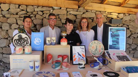 El vicepresidente primero y conselleiro de Economía, Industria e Innovación, Francisco Conde, visitó el encuentro Artesanía de Galicia en la Ribeira Sacra.