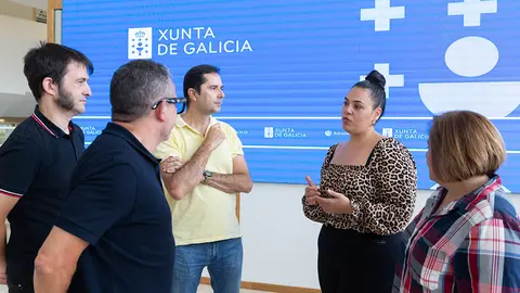 El director de Industrias Culturales, Jacobo Sutil, recibió a la cantautora Sheila Patricia con motivo de su selección dentro del programa oficial de la 28ª Worldwide Music Expo en la capital portuguesa, donde viajará con la colaboración del Gobierno gallego.