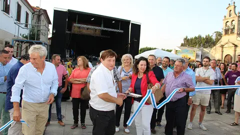 Esta foi a inauguración da Festa do Viño do Condado do Tea con Arturo Grandal Vaqueiro de alcalde e Marta Valcárcel de primeira tenente de alcalde. ARQUIVO