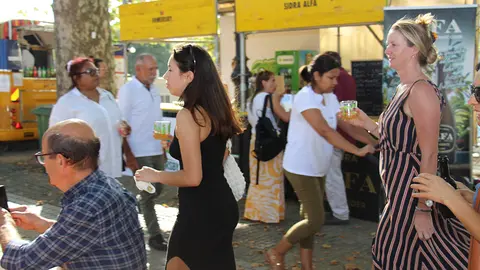 El público consumía sidra con cierta familiaridad con esta bebida. ROBERTO LEDO. ARCHIVO DL-G.