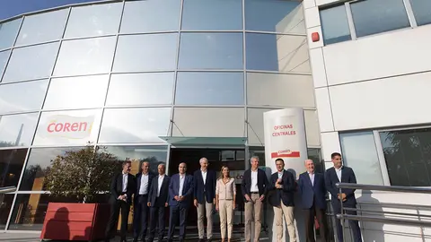 El titular del Gobierno gallego visitó las nuevas instalaciones del Centro de Procesado Avícola de Ourense en el que Coren instaló una planta de biogás.