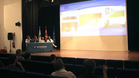 O Concello presenta o proxecto de transformación da nave de Aceiros do Tea ao tecido asociativo ponteareá.