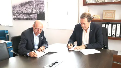 O acordo foi formalizado pelo Presidente da Câmara, Augusto Marinho, e por Artur da Cunha Martins, representante da firma adjudicatária, Martins & Filhos, SA, no valor de 2,6m€.