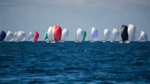 Espectacular imagen de la flota de J80 - Foto Lalo R Villar