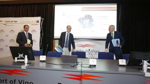 Conde asistió a la presentación de esta iniciativa 100% desenvolvida en Galicia y promovida mayoritariamente por pymes -Univergy, Soltec Ingenieros y Quantum Group- con el apoyo de la Autoridad Portuaria de Vigo y Anfaco.