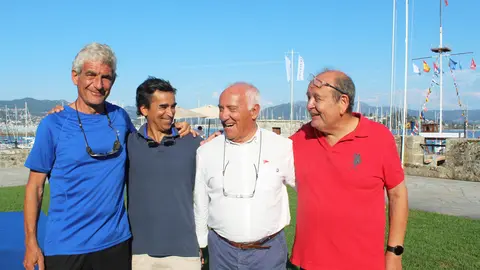 La tripulación del Pequod fue recibida por el presidente del MRCYB José Luis Álvarez. ANTÍA MARTÍNEZ.