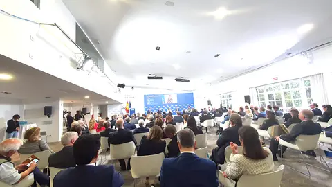 Un aspecto del público que acudió al Foro La Toja.