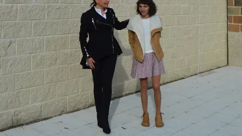 La atleta Sole Castro y la alcaldesa de Mos, Nidia Arévalo.