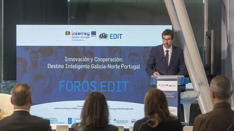 O director da Axencia para a Modernización Tecnolóxica de Galicia, Julián Cerviño, intervén na inauguración do Foro EDIT Innovación e  Cooperación. Destino Intelixente Galicia-Norte Portugal.