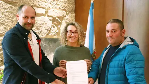 Concello, empresa e representantes sindicais asinan un preacordo de convenio dos servizos de recollida de lixo.