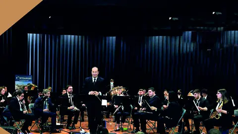 O sala multiúsos do auditorio municipal énchese de música coa banda Reveriano Soutullo