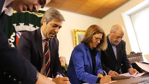 Sessão de assinatura de protocolos.