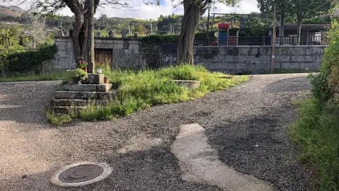 •	Coas melloras proxectadas preténdese frear o seu deterioro e resaltar a importancia histórica e cultural do cruceiro de Sela.